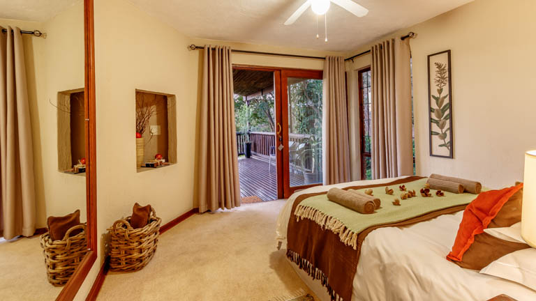 Ulwazi Rock Lodge - Bedroom