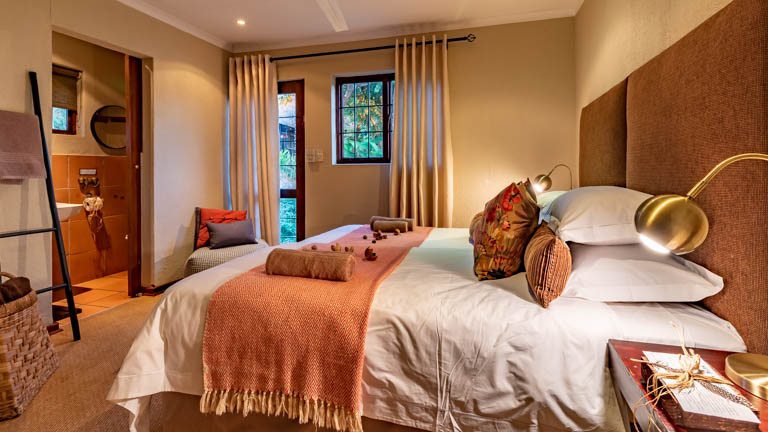 Ulwazi Rock Lodge - Cottage Bedroom